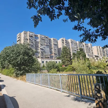 Lumi's Perfect Place Near With Garden & Free Public Parking