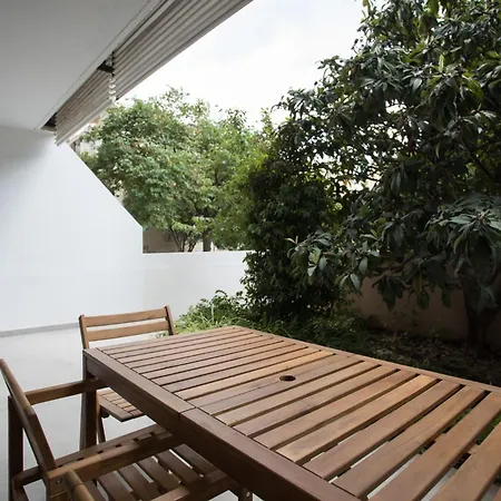 Апартаменты Lumi's Perfect Place Near With Garden & Free Public Parking *