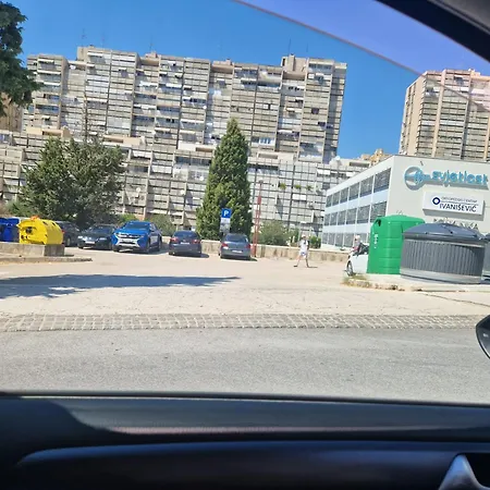 Lumi's Perfect Place Near With Garden & Free Public Parking Apartment *