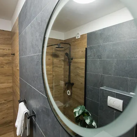 Apartman Lumi's Perfect Place Near With Garden & Free Public Parking